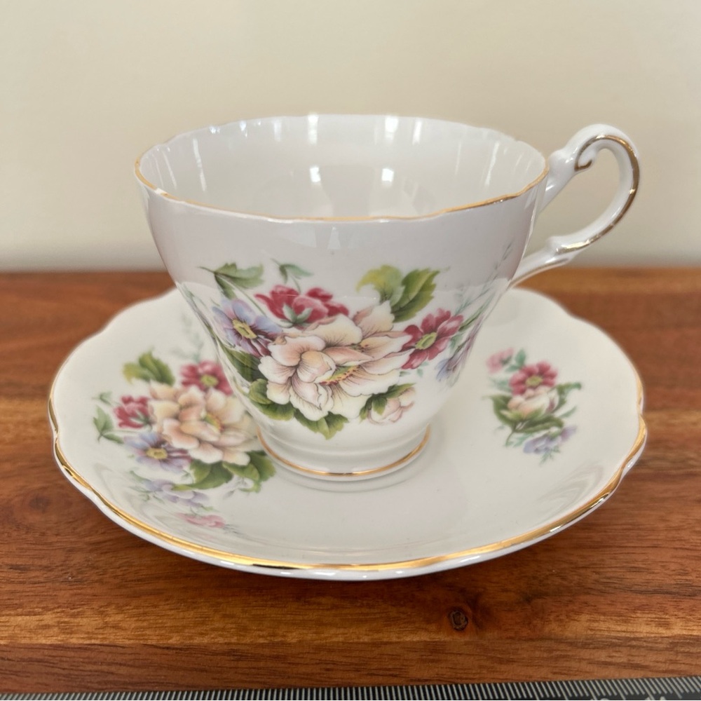 Vintage Regency Bone China Tea Cup and Saucer. Pink Roses and green leaves